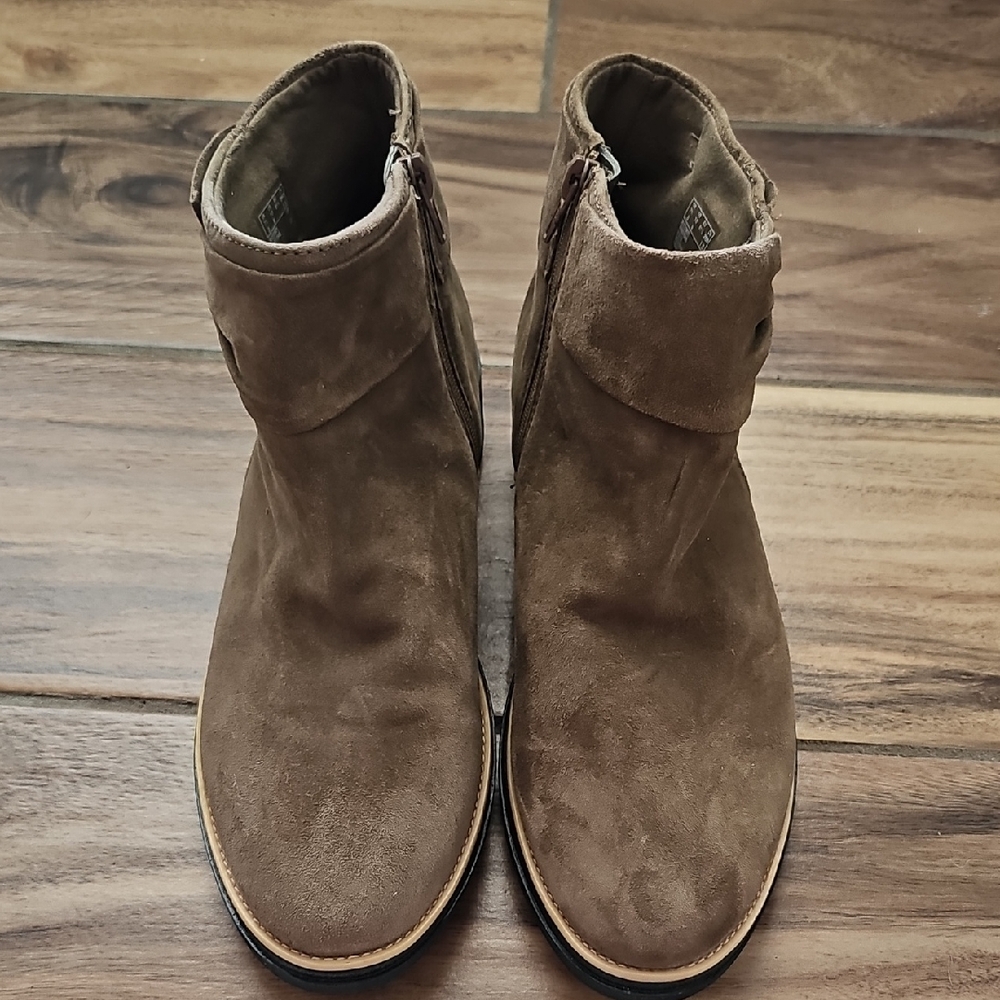 Clarks Tan Suede Comfort Boots